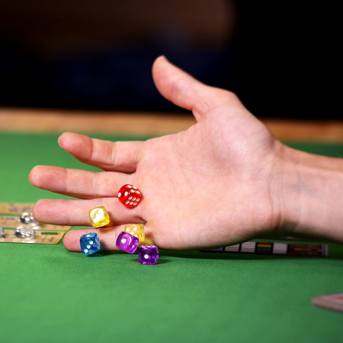 Dampens Dice Clatter